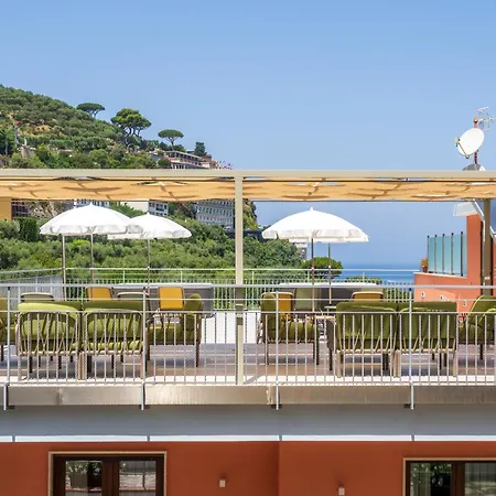 Futura Funky House - De Vivo Realty